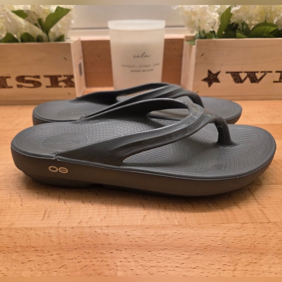 OOFOS Shoes - Oofos OOlala Sandals Womens 9 Gray/Silver Recovery Thong Flip Flop Comfort